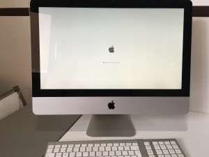 Y esto tan bonito es mi renovado iMac procediendo a instalar el sistema operativo